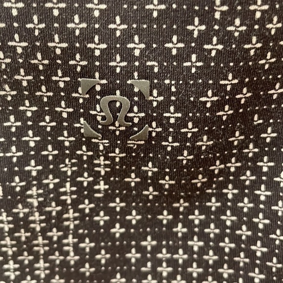 Lululemon Men’s Black & White Stretch Polo Shirt—Great Fabric! Excellent Cond. - Picture 6 of 7